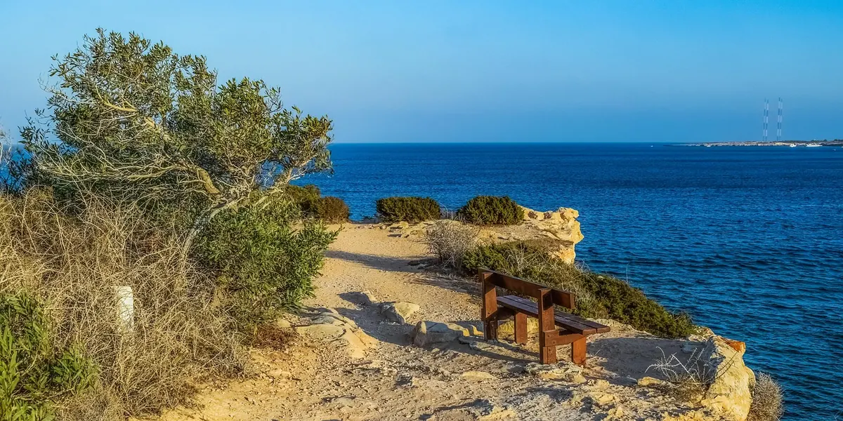 Coastal Path Walking for Beginners: Planning a Safe Day on the South West Coast Path